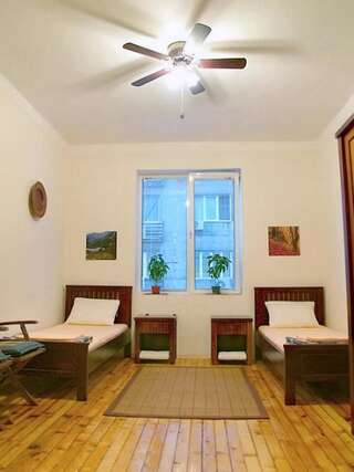 Гостевой дом Interhost Guest rooms and apartments София Бюджетный одноместный номер с общей ванной комнатой-3